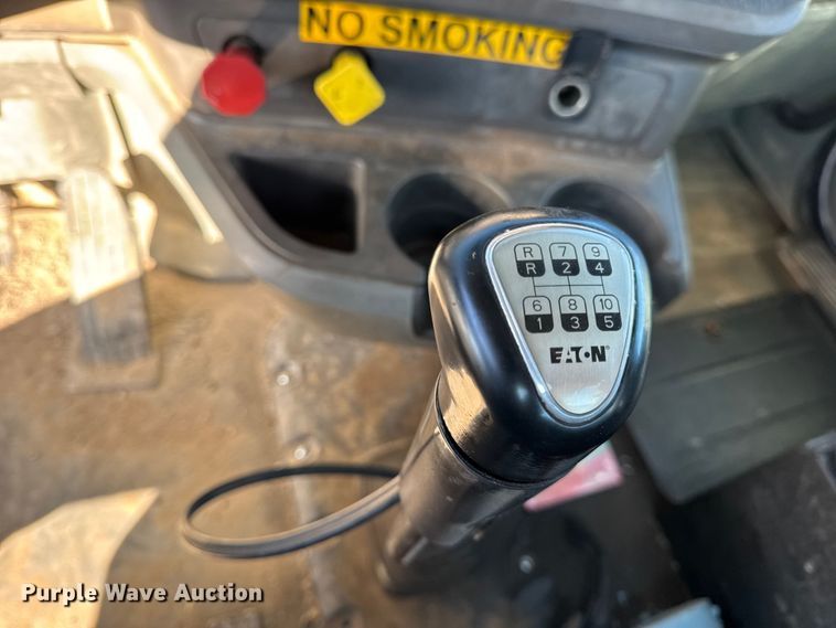 image for item EN0865 2015 Kenworth T880 semi truck