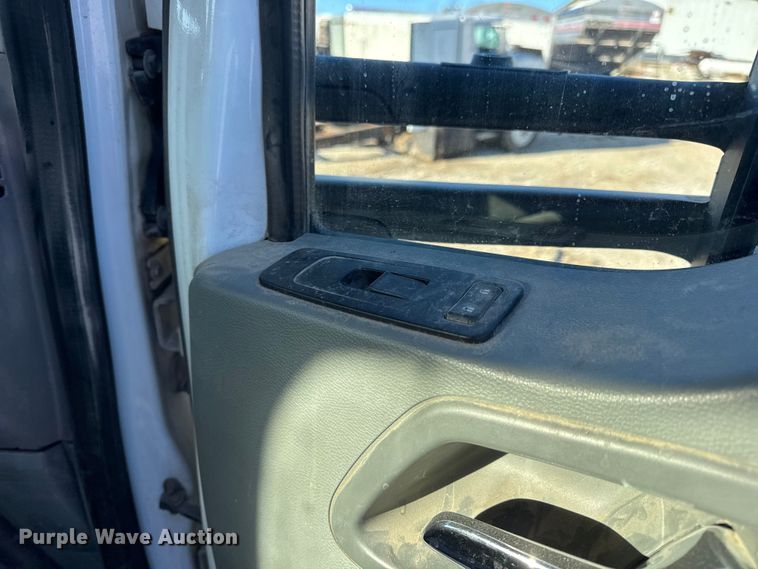 image for item EN0865 2015 Kenworth T880 semi truck