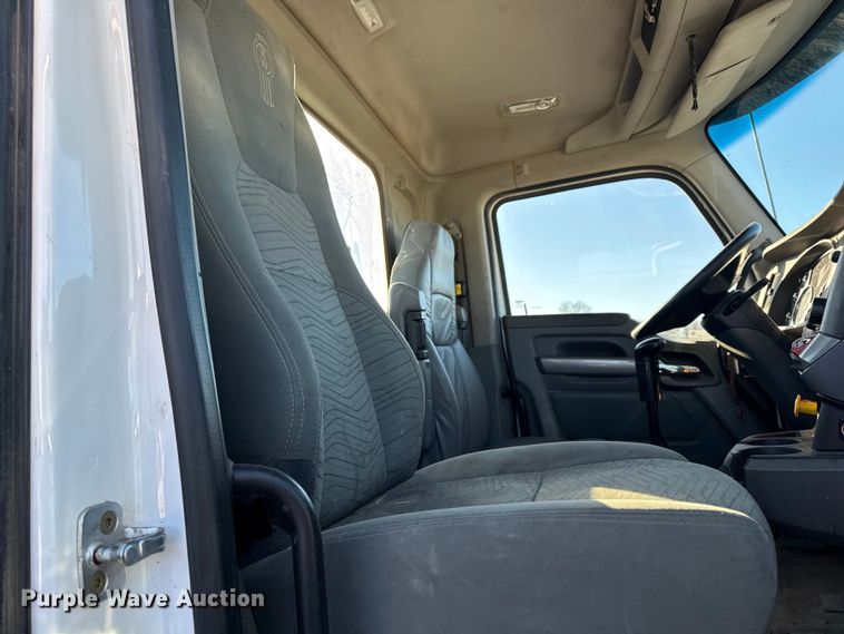 image for item EN0865 2015 Kenworth T880 semi truck