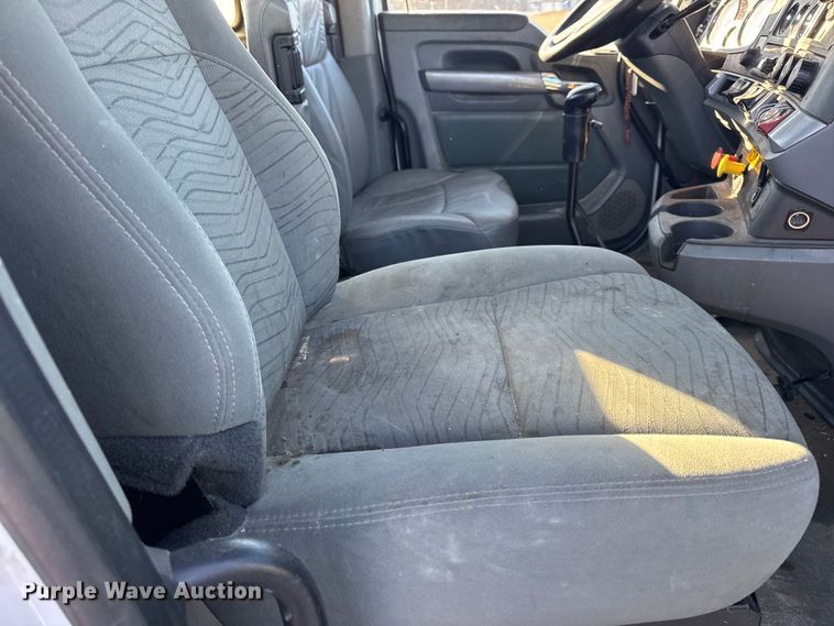 image for item EN0865 2015 Kenworth T880 semi truck