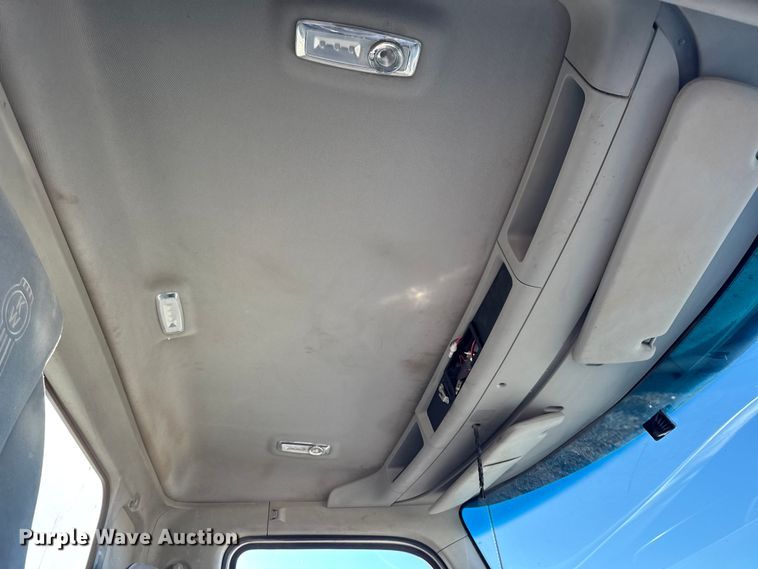 image for item EN0865 2015 Kenworth T880 semi truck