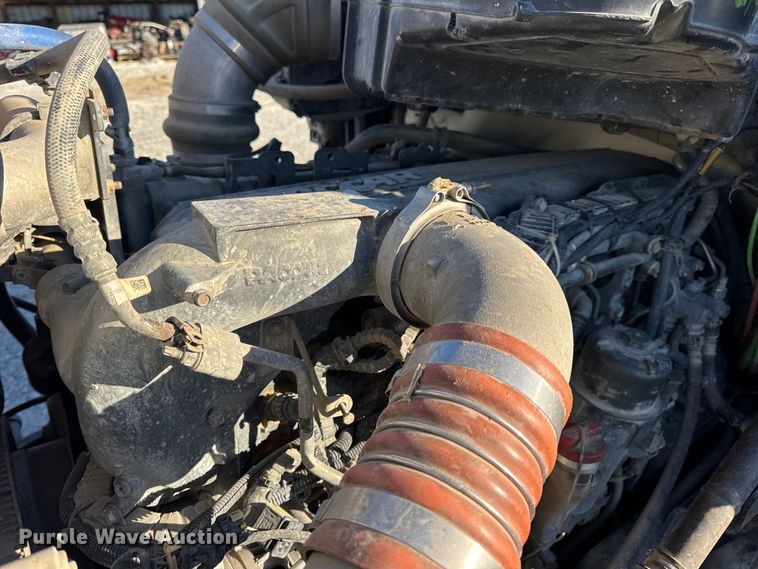 image for item EN0865 2015 Kenworth T880 semi truck