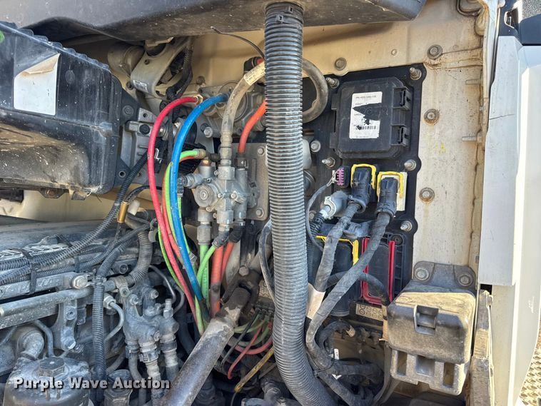 image for item EN0865 2015 Kenworth T880 semi truck