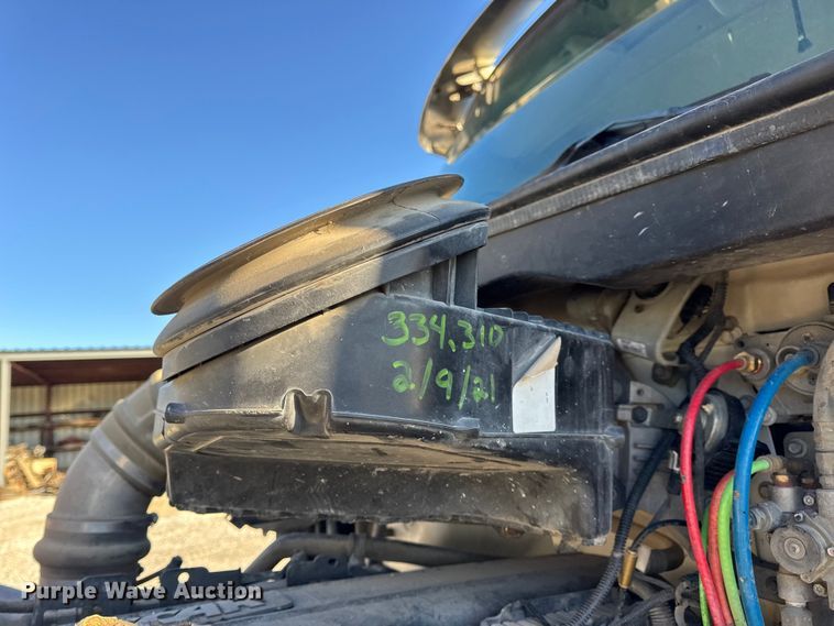 image for item EN0865 2015 Kenworth T880 semi truck