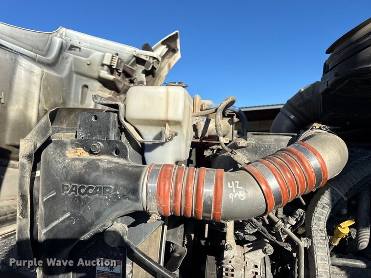 image for item EN0865 2015 Kenworth T880 semi truck