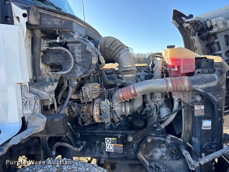 image for item EN0865 2015 Kenworth T880 semi truck