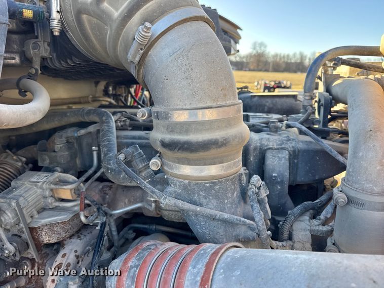 image for item EN0865 2015 Kenworth T880 semi truck