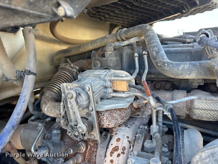 image for item EN0865 2015 Kenworth T880 semi truck