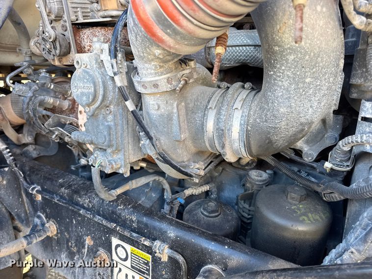 image for item EN0865 2015 Kenworth T880 semi truck