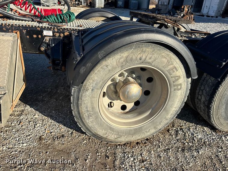 image for item EN0865 2015 Kenworth T880 semi truck