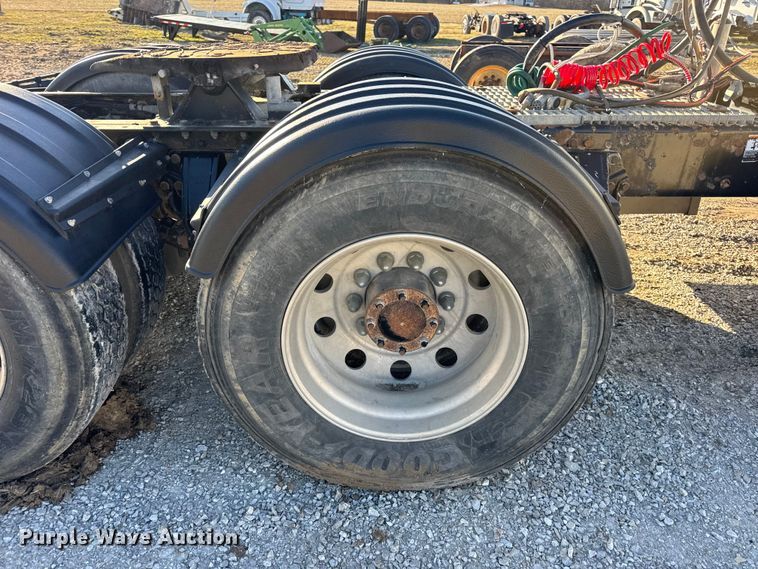 image for item EN0865 2015 Kenworth T880 semi truck