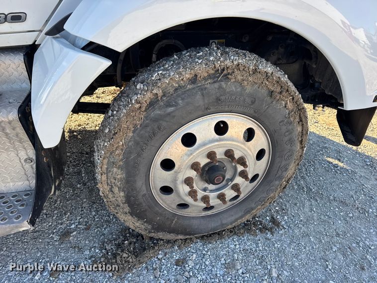 image for item EN0865 2015 Kenworth T880 semi truck