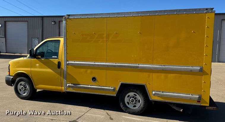 image for item EN0870 2014 GMC Savana 3500 box truck