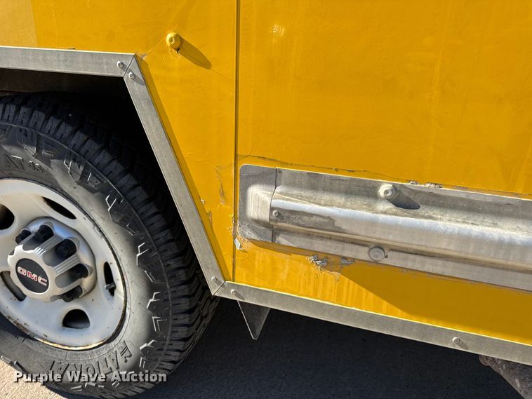 image for item EN0870 2014 GMC Savana 3500 box truck