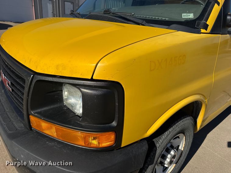 image for item EN0870 2014 GMC Savana 3500 box truck