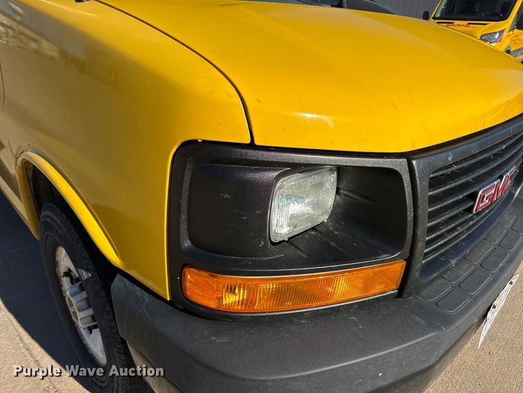 image for item EN0870 2014 GMC Savana 3500 box truck