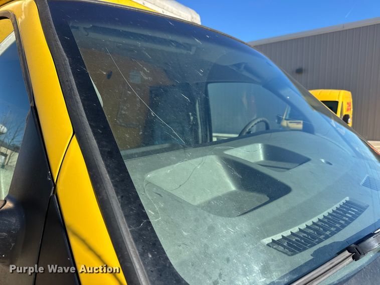 image for item EN0870 2014 GMC Savana 3500 box truck