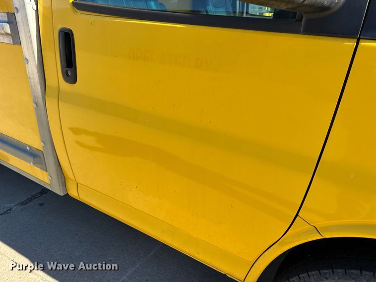 image for item EN0870 2014 GMC Savana 3500 box truck