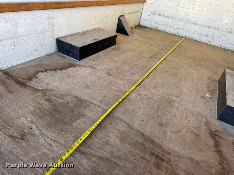 image for item EN0870 2014 GMC Savana 3500 box truck