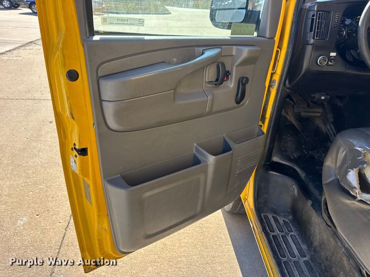 image for item EN0870 2014 GMC Savana 3500 box truck