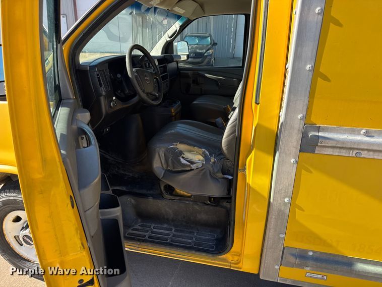 image for item EN0870 2014 GMC Savana 3500 box truck