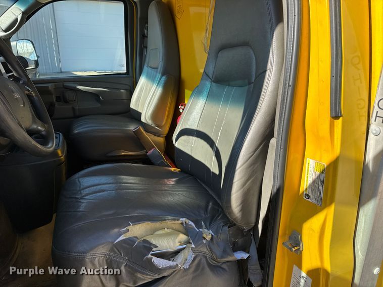 image for item EN0870 2014 GMC Savana 3500 box truck