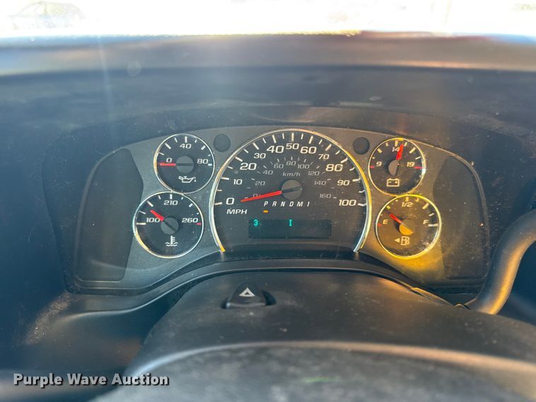 image for item EN0870 2014 GMC Savana 3500 box truck