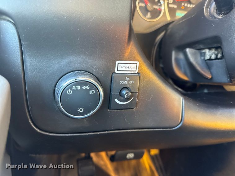 image for item EN0870 2014 GMC Savana 3500 box truck