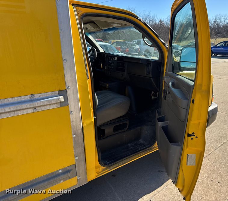 image for item EN0870 2014 GMC Savana 3500 box truck