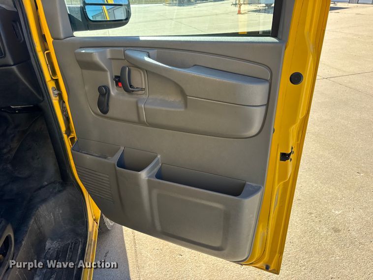 image for item EN0870 2014 GMC Savana 3500 box truck