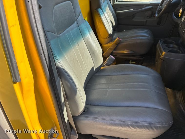 image for item EN0870 2014 GMC Savana 3500 box truck