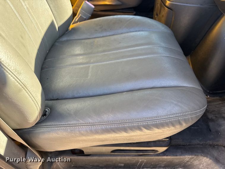 image for item EN0870 2014 GMC Savana 3500 box truck