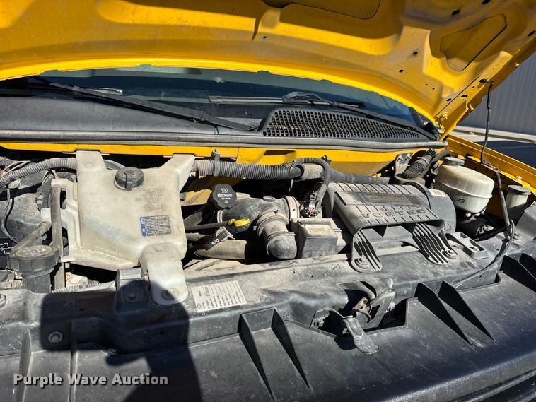 image for item EN0870 2014 GMC Savana 3500 box truck