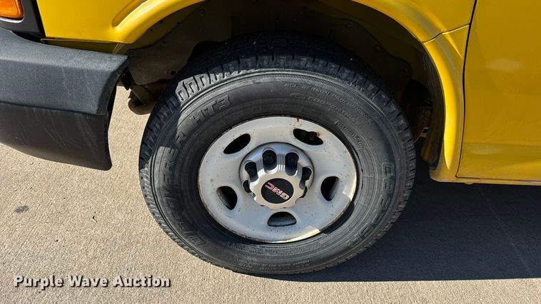 image for item EN0870 2014 GMC Savana 3500 box truck