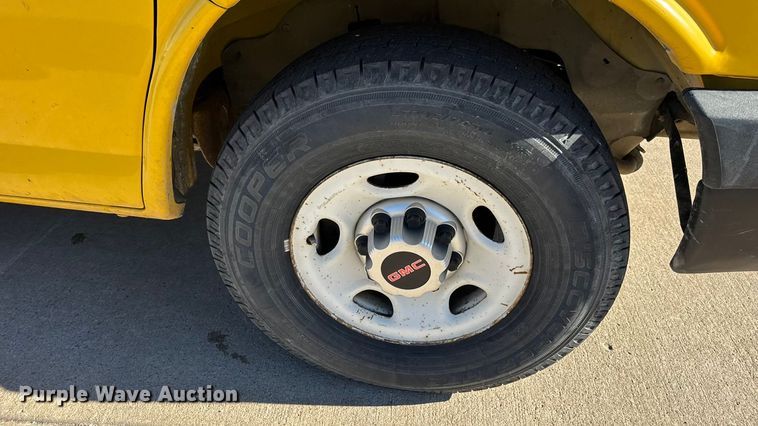 image for item EN0870 2014 GMC Savana 3500 box truck