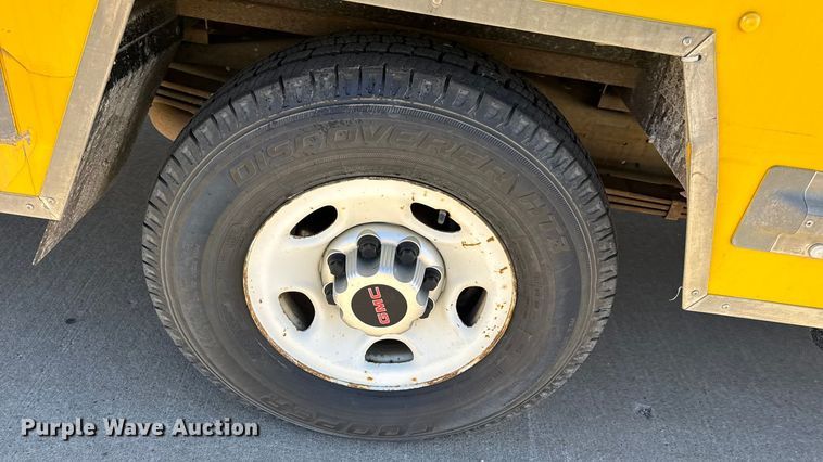 image for item EN0870 2014 GMC Savana 3500 box truck