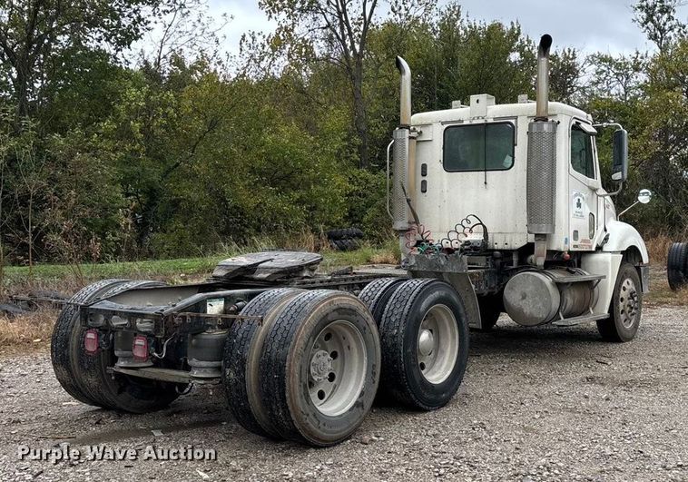 image for item EN5744 2007 Freightliner Columbia semi truck