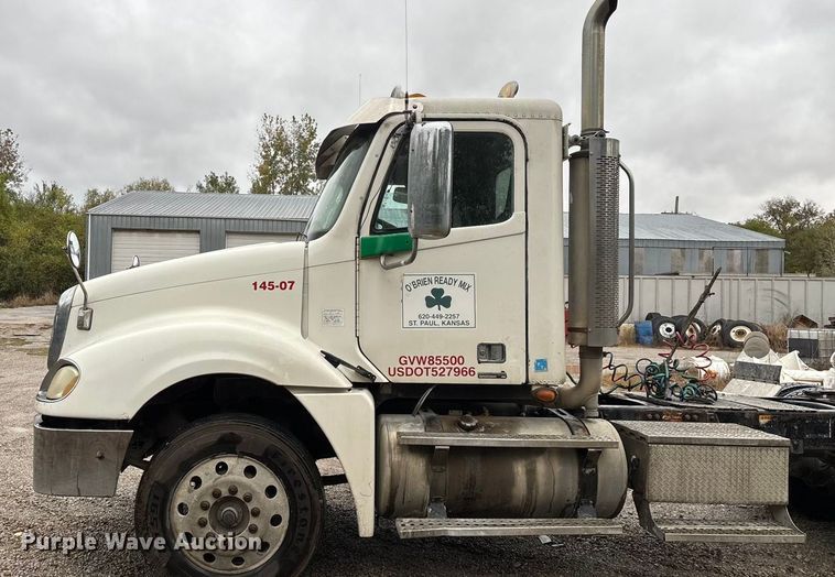 image for item EN5744 2007 Freightliner Columbia semi truck
