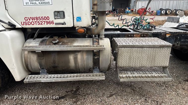 image for item EN5744 2007 Freightliner Columbia semi truck