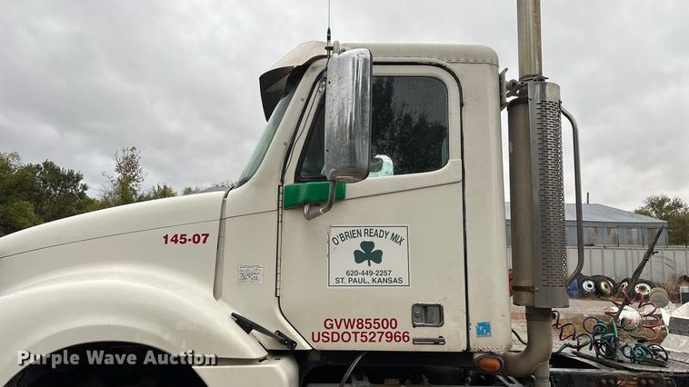 image for item EN5744 2007 Freightliner Columbia semi truck