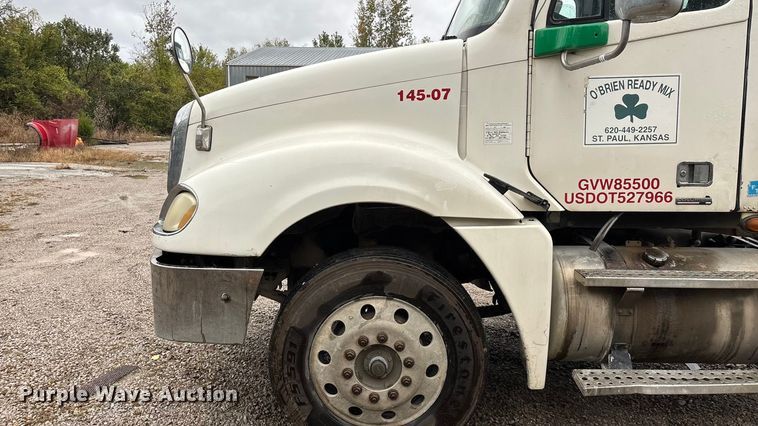 image for item EN5744 2007 Freightliner Columbia semi truck