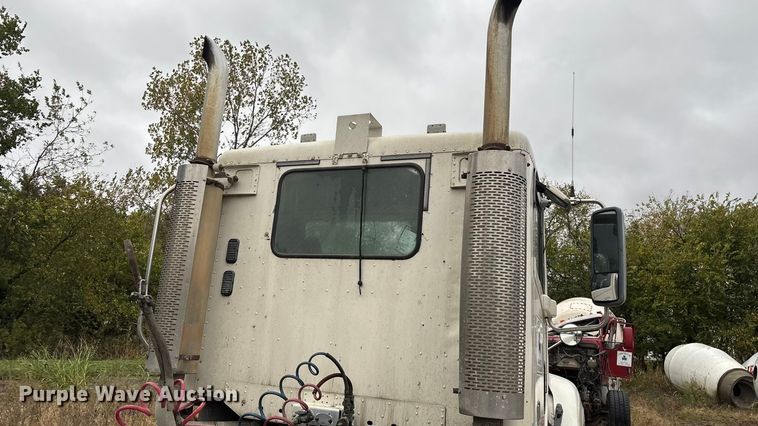 image for item EN5744 2007 Freightliner Columbia semi truck