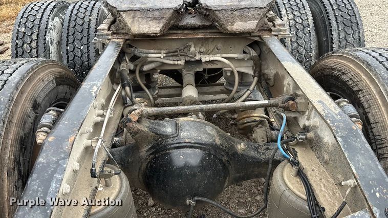 image for item EN5744 2007 Freightliner Columbia semi truck