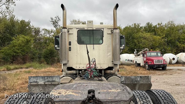 image for item EN5744 2007 Freightliner Columbia semi truck