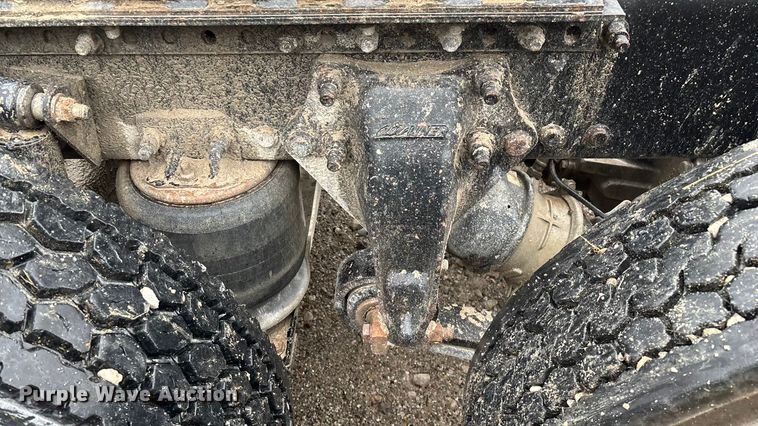 image for item EN5744 2007 Freightliner Columbia semi truck