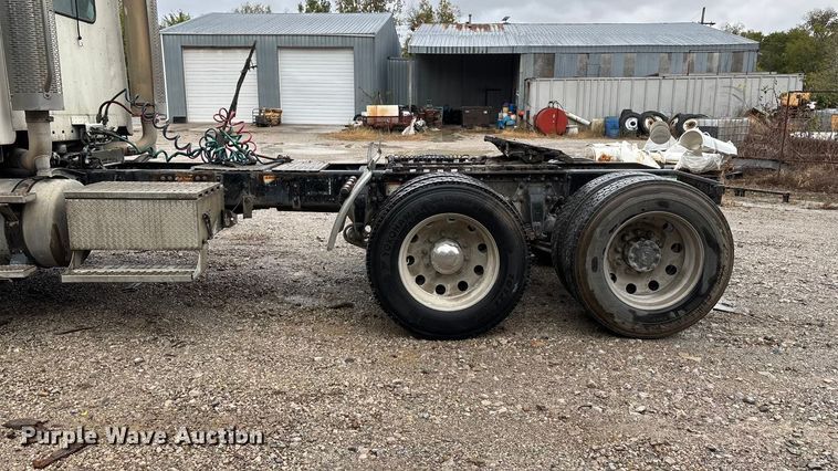 image for item EN5744 2007 Freightliner Columbia semi truck