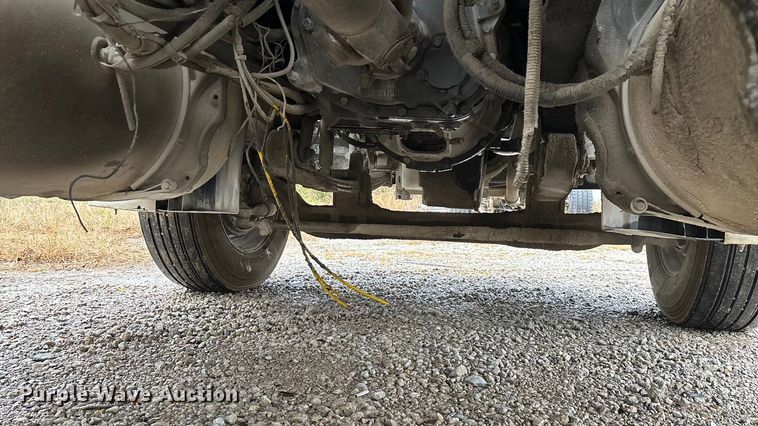 image for item EN5744 2007 Freightliner Columbia semi truck