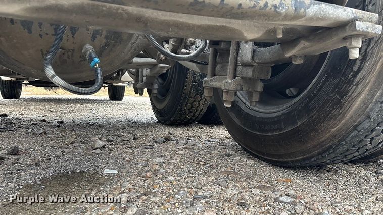 image for item EN5744 2007 Freightliner Columbia semi truck