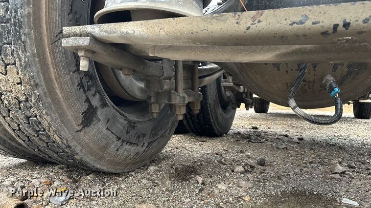 image for item EN5744 2007 Freightliner Columbia semi truck