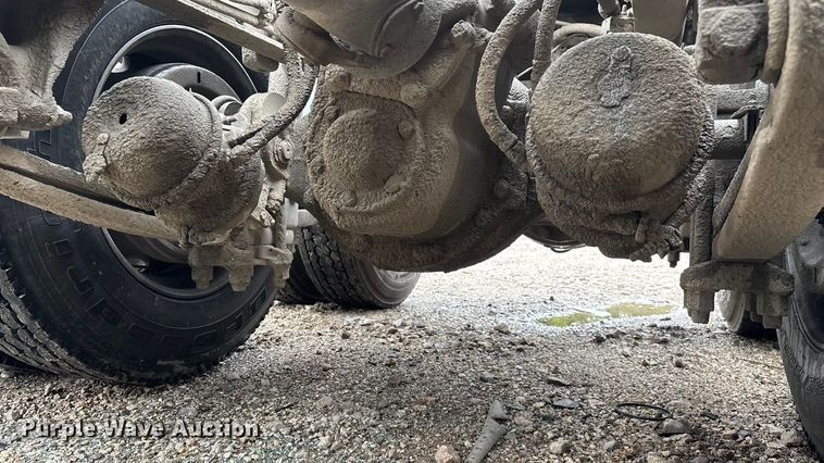 image for item EN5744 2007 Freightliner Columbia semi truck